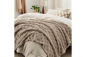 Bedsure Comforter King Size 5 Pieces - King Size Comforter Set with Checkered Throw Blanket and Decorative Pillow, Lightweiget Bedding, All: Jacquard Weave and Production Notes