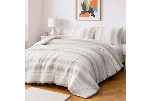 Amazon Basics Comforter Set, 3-Piece Jacquard Comforter and 2 Pillow Shams, All-Season Bedding, Queen, Beige Striped: Jacquard Weave and Production Notes