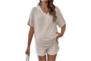 MakeMeChic Women's Maternity 2 Piece Sets Ribbed Shirt and Biker Shorts: OEM Production and Sizing Notes