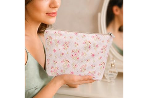Corduroy Makeup Bag, Large Capacity Floral Cosmetic Pouch, Portable Toiletry Bag, Multifunctional Storage Organizer for Women (Light Pink Floral: Print Design and Production Notes
